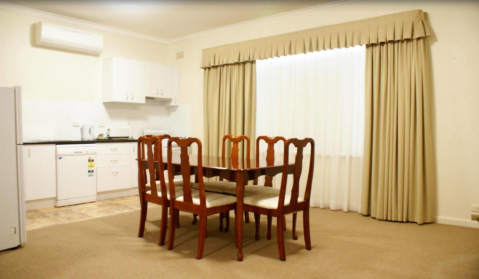 Country Lodge Motor Inn Bathurst Extérieur photo